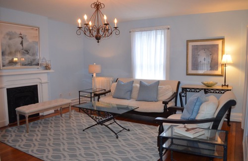 Off Broadway House | Beautiful Victorian M2 Perfect Location