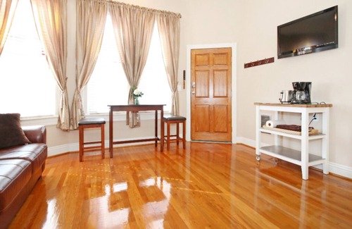 Sherman Heights Condo | Beautiful Victorian Unit with Private Patio, BBQ Close to DT, Convention Center