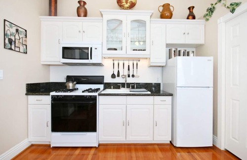 Sherman Heights Condo | Beautiful Victorian Unit with Private Patio, BBQ Close to DT, Convention Center
