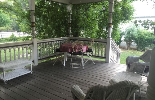Weaverville House | Beautiful Victorian Downtown 4 bedrooms 3 bath sleeps 10 pp for $595