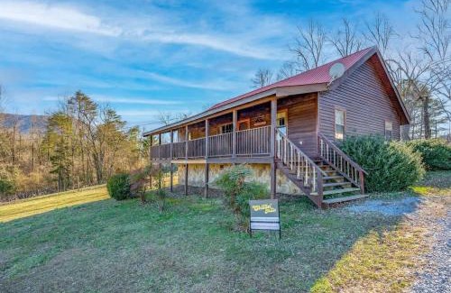 Gatlinburg - Pigeon Forge House | Beautiful View! Log cabin,Fireplace,Hot Tub,Arcade,Pool,Fishing