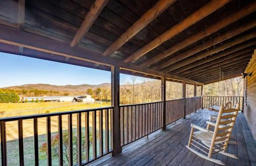 Gatlinburg - Pigeon Forge House | Beautiful View! Log cabin,Fireplace,Hot Tub,Arcade,Pool,Fishing
