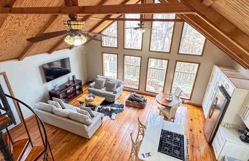 Mentone Cabin | Beautiful Views from the Brow of the Mountain ~ Just Minutes from Historic Mentone