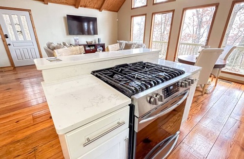 Mentone Cabin | Beautiful Views from the Brow of the Mountain ~ Just Minutes from Historic Mentone