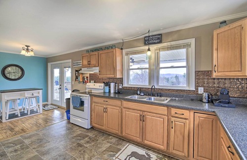 Sparta House | Beautiful Views & Gas Grill: Sparta Getaway!