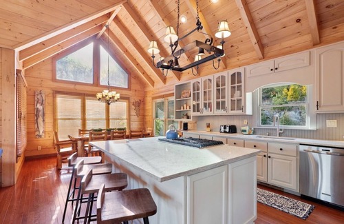 Cherry Log Cabin | Beautiful Views ~ Hot Tub & Fire Pit Entertainment Area ~ Game Room