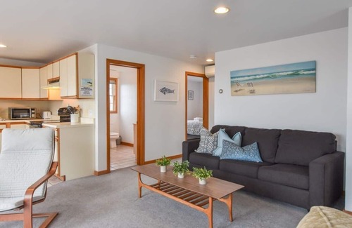 North Truro House | Beautiful Views of Cape Cod Bay!