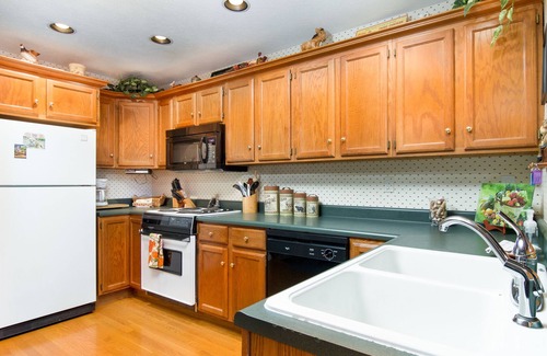 Holiday Island Condo | Beautiful Views, Starry Nights, Walking Distances to Marina