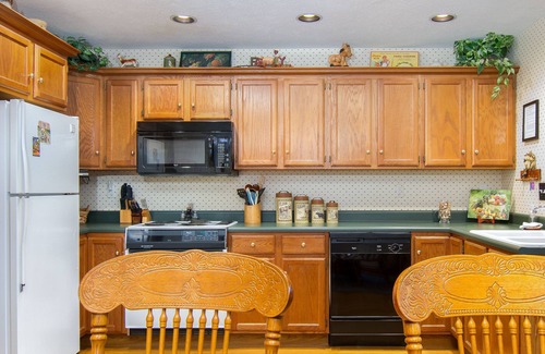 Holiday Island Condo | Beautiful Views, Starry Nights, Walking Distances to Marina