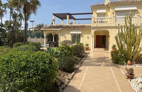 Urbanizacion Marbessa Villa | Beautiful villa 30 meters from the beach fantastic sea views