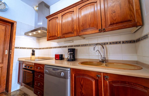 Arico Ski Chalet | Beautiful Villa Duque with Pool & Parking Poris de Abona