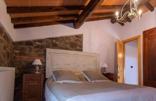 Pescia Villa | Beautiful villa for 6 guests with A/C, WIFI, hot tub, TV, balcony and panoramic view