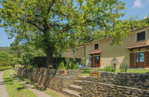 Montignoso House | Beautiful villa for 5 people with WIFI, TV, patio, panoramic view and parking