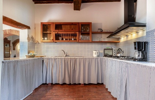 Lilliano Villa | Beautiful villa for 10 guests with WIFI, A/C, private pool, TV, panoramic view and parking