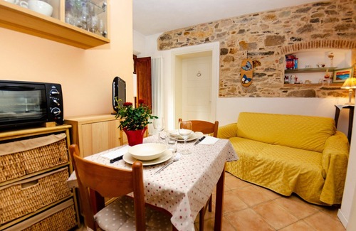 Capannori House | Beautiful villa for 2 guests with WIFI, private pool, TV, pets allowed and parking, close to Lu.