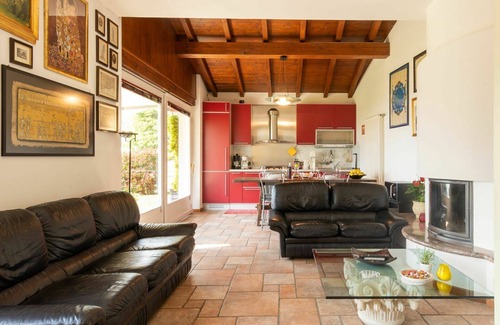 Domaso House | Beautiful villa for 4 guests with A/C, WIFI, hot tub, TV, terrace and pets allowed
