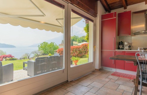 Domaso House | Beautiful villa for 4 guests with A/C, WIFI, hot tub, TV, terrace and pets allowed
