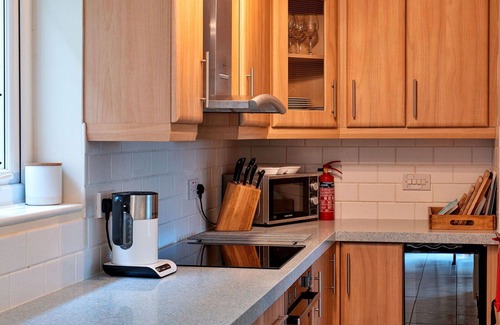 Truro House | Beautiful villa for 5 guests with hot tub, WIFI, TV, terrace and pets allowed
