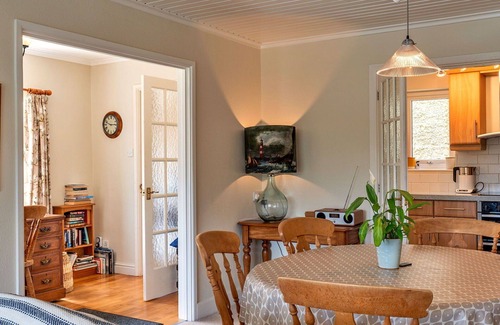 Truro House | Beautiful villa for 5 guests with hot tub, WIFI, TV, terrace and pets allowed