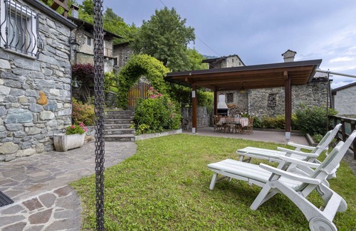 Traona House | Beautiful villa for 6 people with WIFI, TV, patio and pets allowed