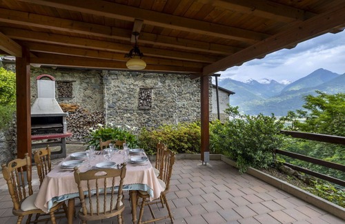 Traona House | Beautiful villa for 6 people with WIFI, TV, patio and pets allowed