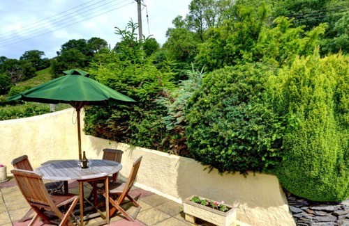 Corwen House | Beautiful villa for 4 guests with WIFI, TV, patio, pets allowed and parking