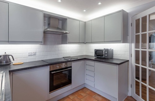 Charlestown House | Beautiful villa for 4 guests with WIFI, TV and patio