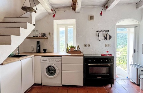 Borgomaro House | Beautiful villa for 6 people with terrace and parking