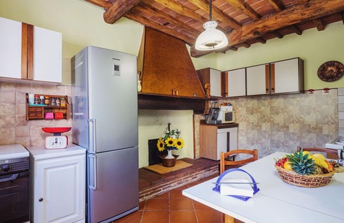 Vorno House | Beautiful villa for 6 guests with patio and parking
