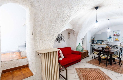 Castellaro House | Beautiful villa for 6 guests with WIFI, TV, terrace and parking