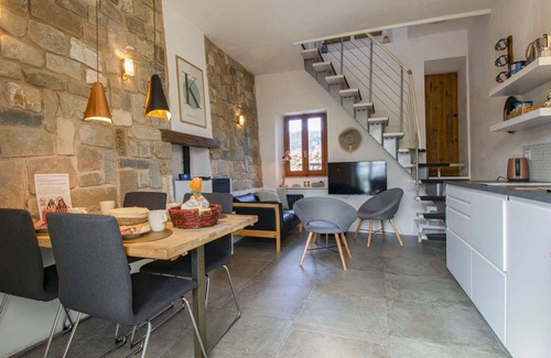 Mologno House | Beautiful villa for 4 guests with private pool, WIFI, TV, patio and pets allowed
