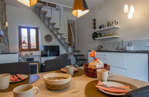 Mologno House | Beautiful villa for 4 guests with private pool, WIFI, TV, patio and pets allowed