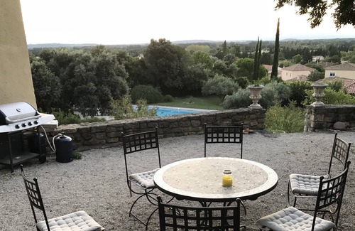 Sauveterre Villa | Beautiful villa near Avignon with a view of Mont Ventoux