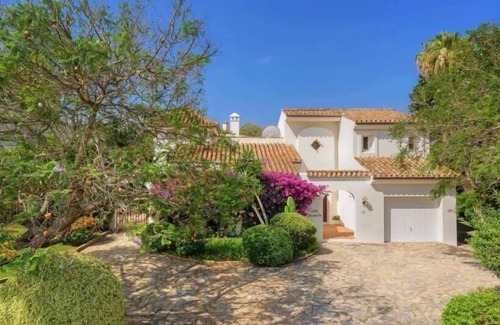Sotogrande Villa | Beautiful Villa set in a quiet cul-de-sac close to all amenities