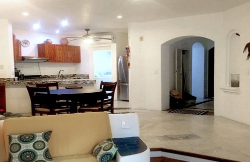 Ixtapa Villa | Beautiful villa steps from the beach/Tesoro Ixtapa
