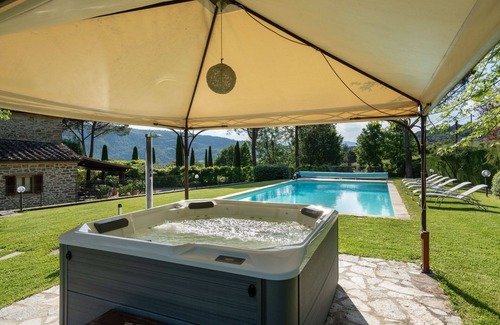 Subbiano Villa | Beautiful villa with A/C, hot tub, WIFI, private pool, TV, patio, panoramic view, close to Arezzo
