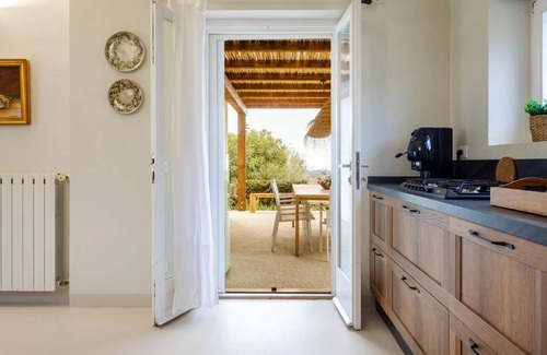 Modica Villa | Beautiful villa with pool, jacuzzi and panoramic view of the countryside.