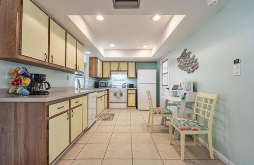 Matlacha House | Beautiful Water Views, Tropical Sunsets, Gulf Access - Villa Island Escape - Roelens Vacations
