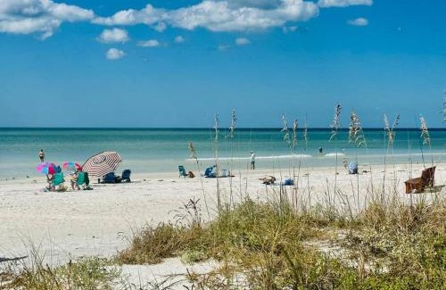 Indian Shores House | Beautiful Waterfront Beach Cottage. Sleeps 6