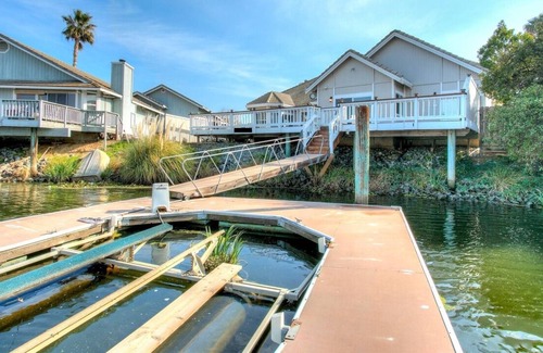 Discovery Bay House | Beautiful waterfront 5bd/3ba