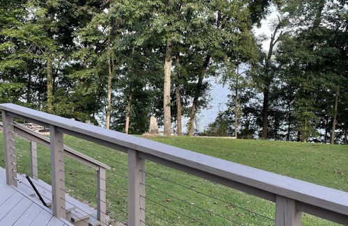 Springville House | Beautiful waterfront home on KY lake!