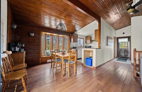 Greater Napanee House | Beautiful Waterfront Cottage - Family Fun and Fishing Escape!