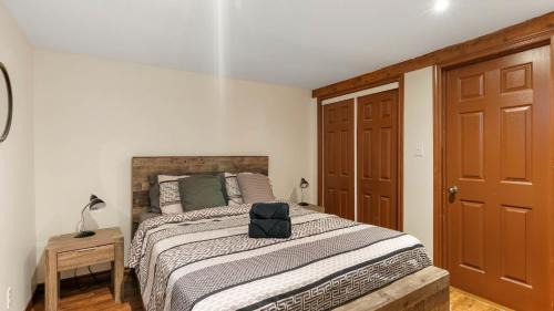 Greater Napanee House | Beautiful Waterfront Cottage - Family Fun and Fishing Escape!