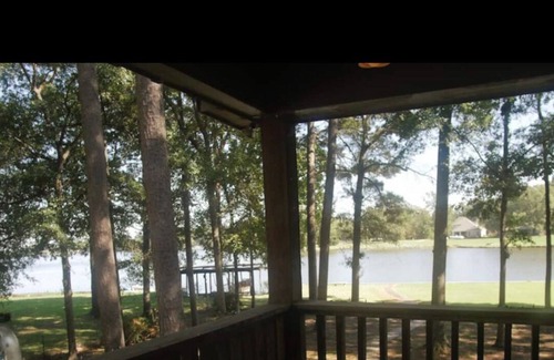 Flowood House | Beautiful Waterfront Home with Boat Dock