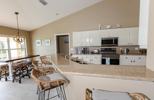 Laurel House | Beautiful Waterfront House w/Pool, 7 min to the Beach