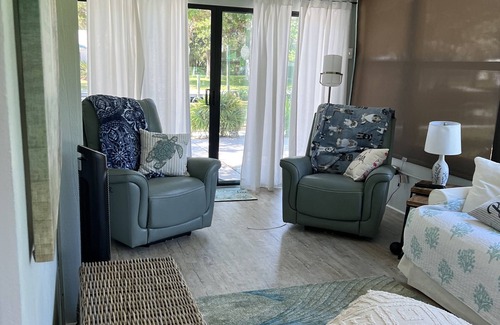 Homosassa House | Beautiful waterfront home with huge yard