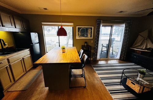 Beaufort Condo | Beautiful waterfront views, super clean, close to Parris Island and beaches!