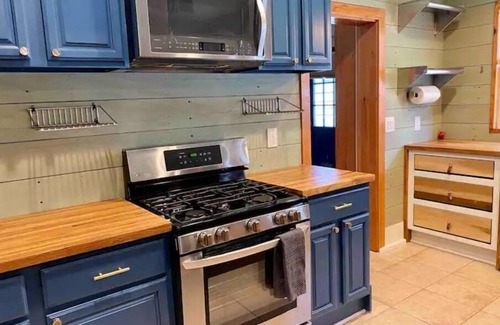 West End House | Beautiful West End Bungalow/Gated Yard by Beltline