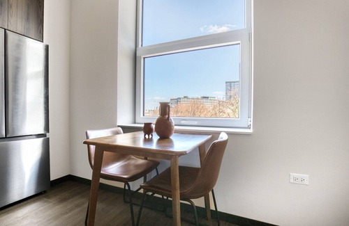 Near West Side Apartment | Beautiful West Loop Jr 1BR w/Gym, near Fulton Market, by Blueground