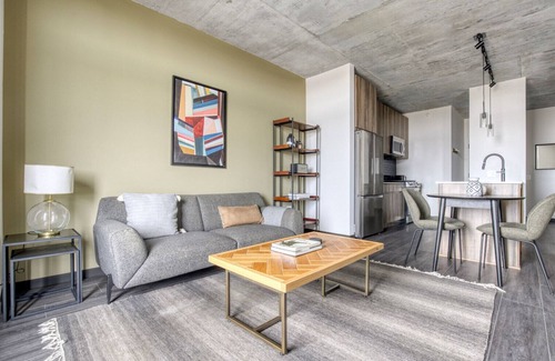 Near West Side Apartment | Beautiful West Loop Jr 1BR w/Gym, near Fulton Market, by Blueground